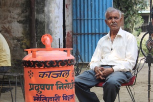 virendra-sinha-and-his-pollution-controlling-device